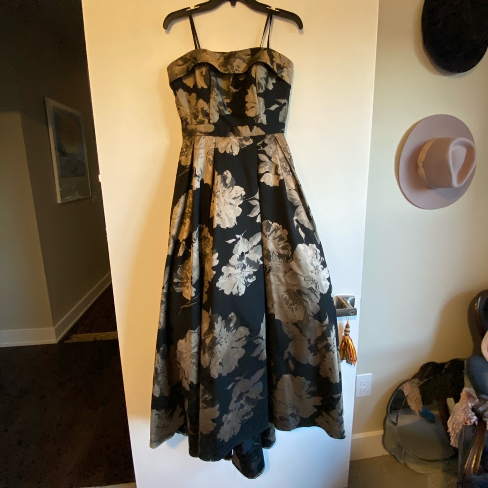 FORMAL DRESS - SZ 8